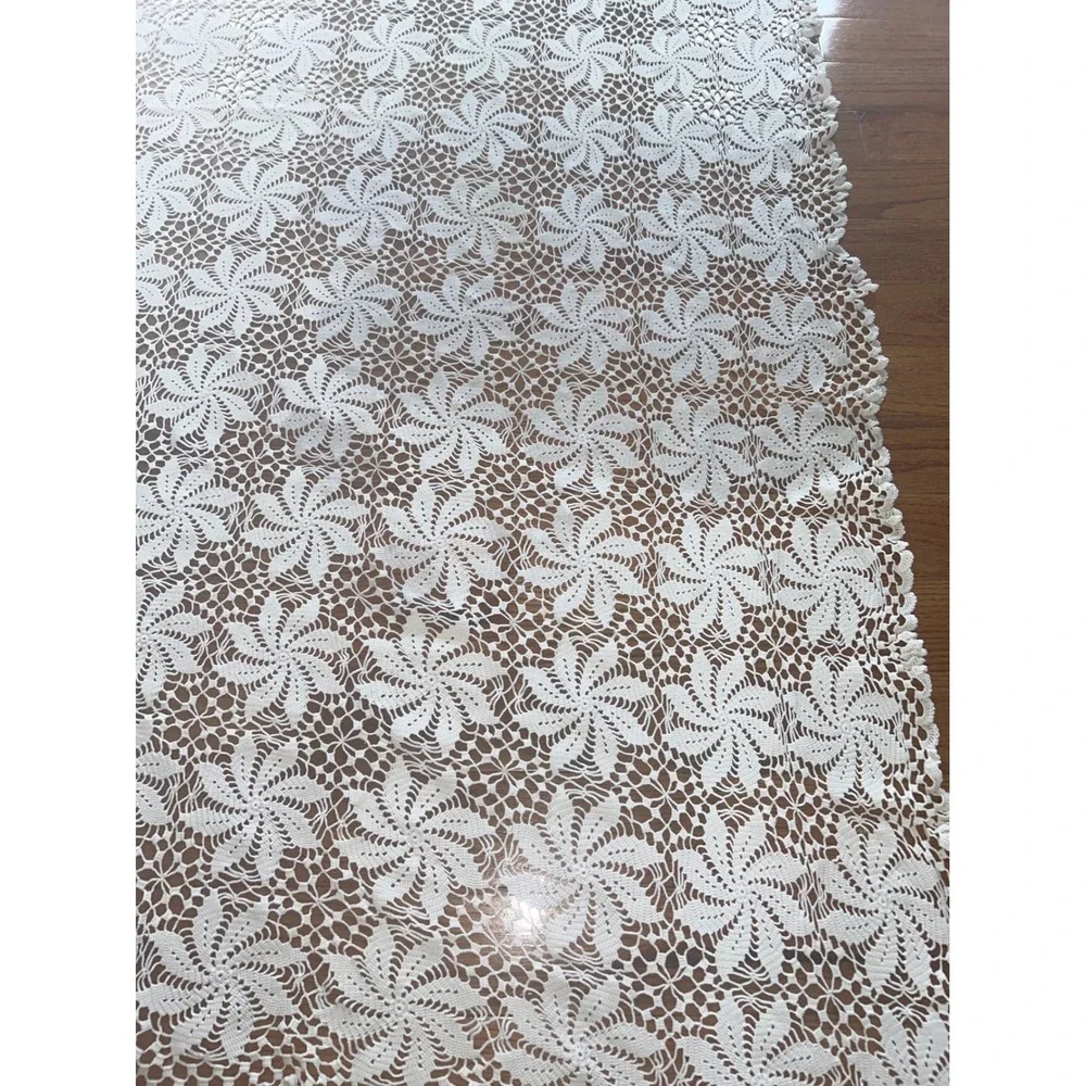 Vintage Handmade Crochet Lace Tablecloth Pinwheel Medallion Cream 48